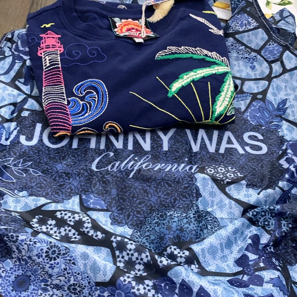 Johnny Was Crew Neck Tee w/recyclable bag - Picture 5 of 5